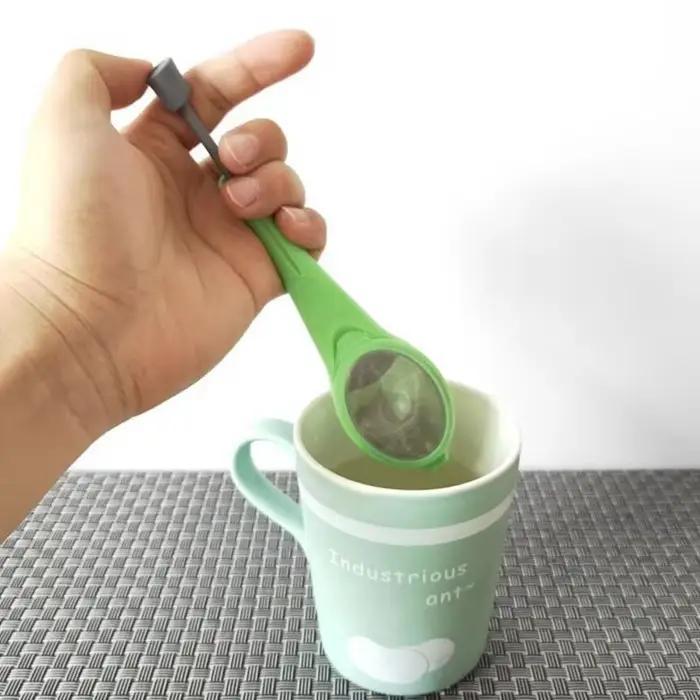 Infuseur à thé, piston intégré