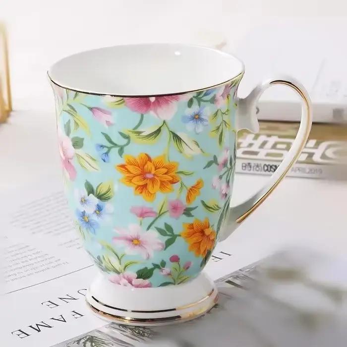 Tasses à café en porcelaine d'os peinte avec un motif floral moderne pour petit-déjeuner, café, thé, occasions spéciales et cadeaux d'anniversaire, de Noël, de mariage