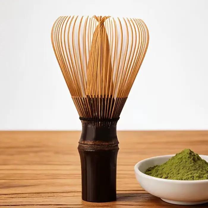 Fouet à matcha en bambou artisanal pour préparation de thé traditionnelle et décoration élégante pour occasions spéciales