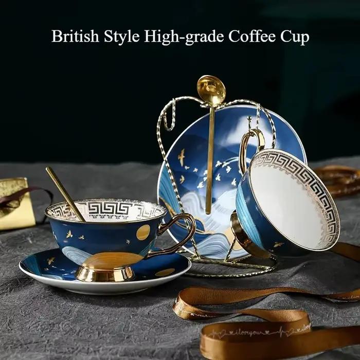 Tasse à café en porcelaine dorée style floral élégant pour pauses café et thé occasions spéciales et quotidiennes