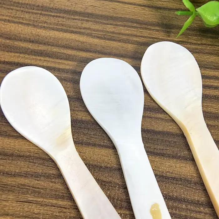 Cuillère à Dessert en nacre naturelle de 11CM