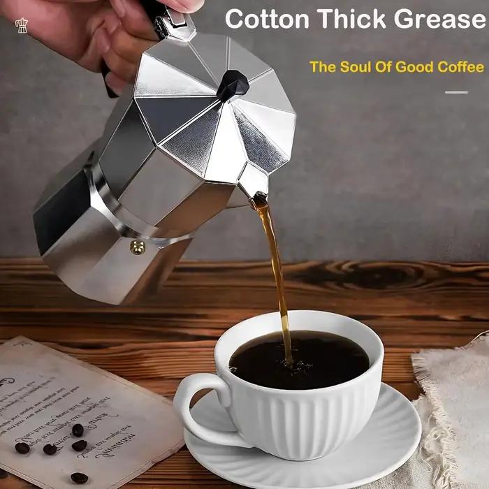 Cafetière moka, cuisinière