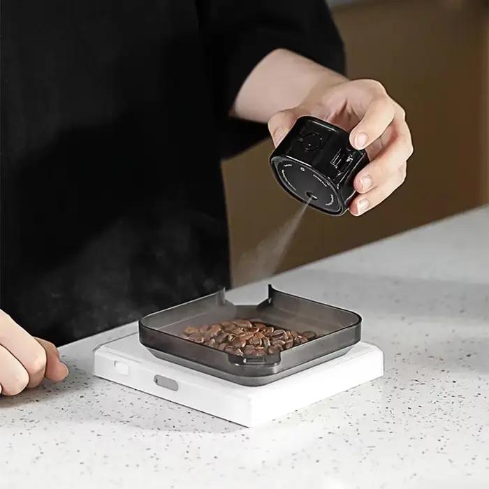 Atomiseur de Grains de Café Anti-Statique avec Base Magnétique Accessoires Pratiques pour Baristas Occasions Spéciales