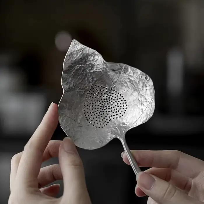 Feuilles de Bodhi en fuite de thé argenté