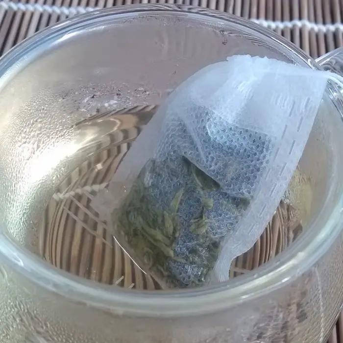 Sachets de thé africains avec ficelle
