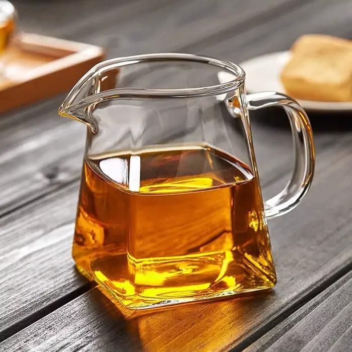 Petite théière en verre avec infuseur en acier inoxydable