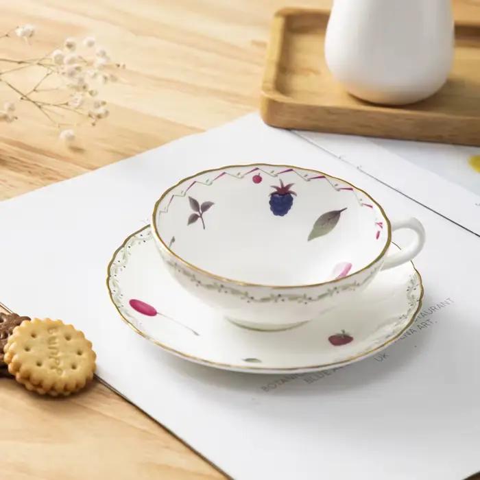 Ensemble de tasse à café et soucoupe en céramique peinte à la main pour une ambiance luxueuse et durable à la maison occasions spéciales