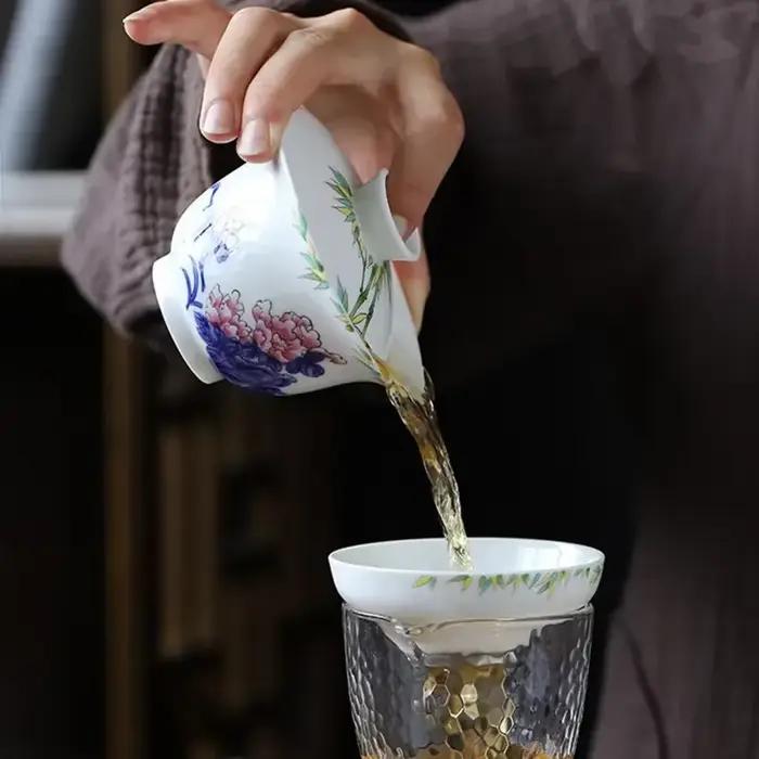 Palais luxe émail céramique Gaiwan tasse à thé peint à la main motif de fleur thé Tureen voyage bol à thé maison service à thé verres 150ml