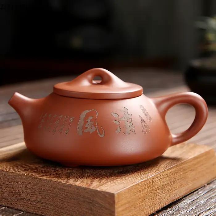 Pot en argile violette