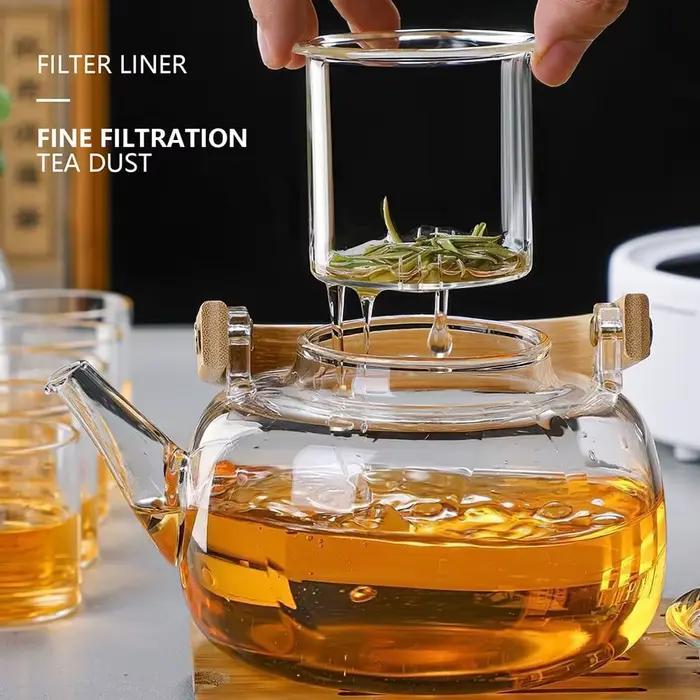 Théière en verre avec infuseur