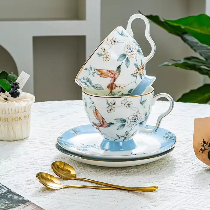 Tasse en céramique élégante pour café et thé, ensemble de service à thé haut de gamme pour occasions spéciales et cadeaux de mariage