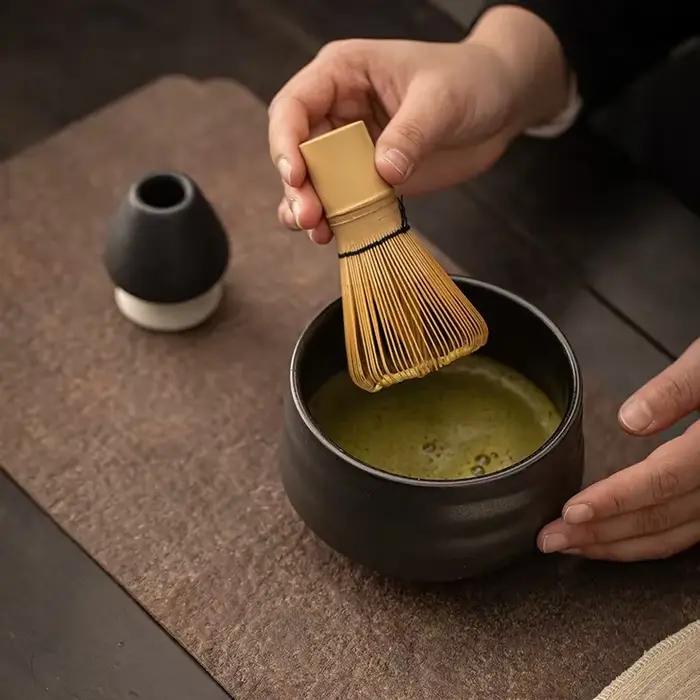 Brosse outils résine Matcha pour poudre de thé vert cérémonie du thé populaire avec support de fouet gris clair élégant pour amateurs de thé occasions spéciales