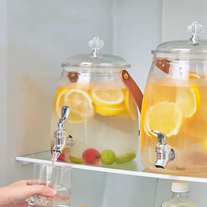 Distributeur de boissons avec robinet et filtre