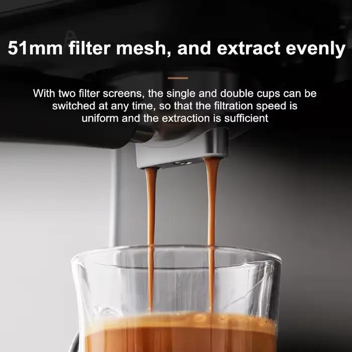 Petite cafetière expresso semi-automatique pour usage domestique