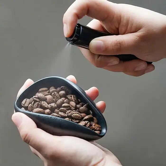Flacon pulvérisateur antistatique portatif pour grains de café
