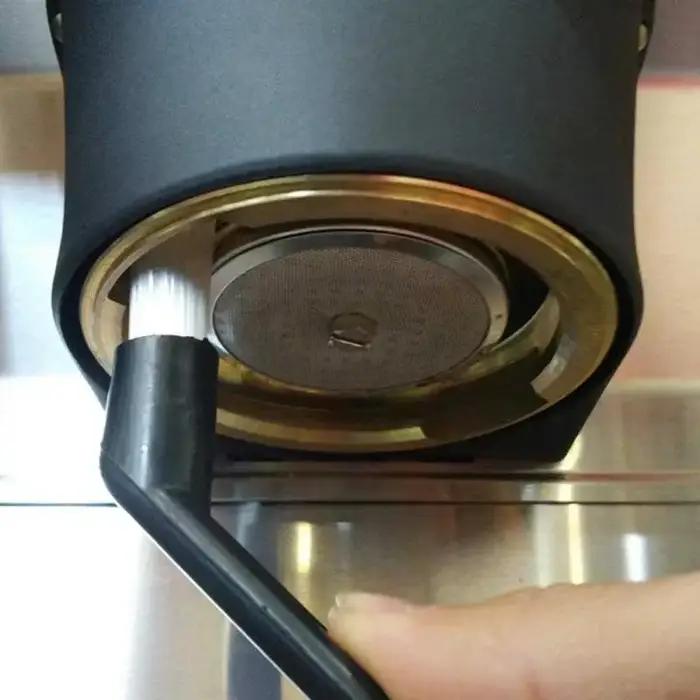 Brosse de nettoyage pour machine à expresso