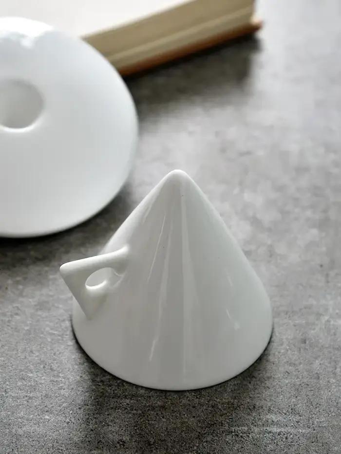 Ensemble de tasses à café et soucoupes en céramique noire pour moments de détente et partage style élégant occasions spéciales