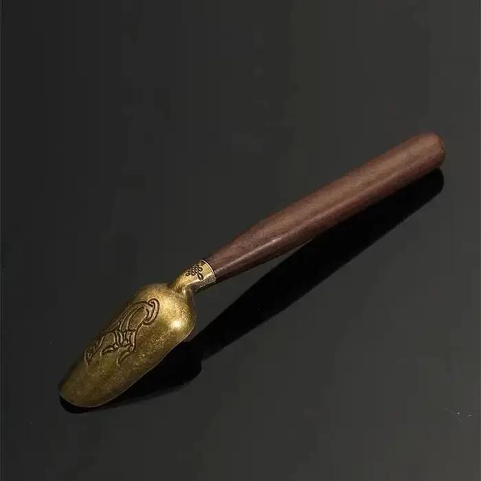 Cuillère à thé vintage avec manche en bois massif