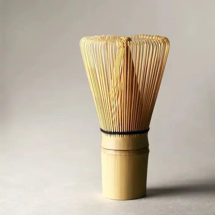 Service à thé matcha japonais en poterie grossière avec cuillère en bambou pour usage domestique et pâtisserie occasions spéciales minimaliste