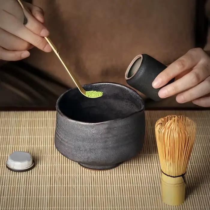 Service à thé matcha japonais en poterie grossière avec cuillère en bambou pour usage domestique et pâtisserie occasions spéciales minimaliste