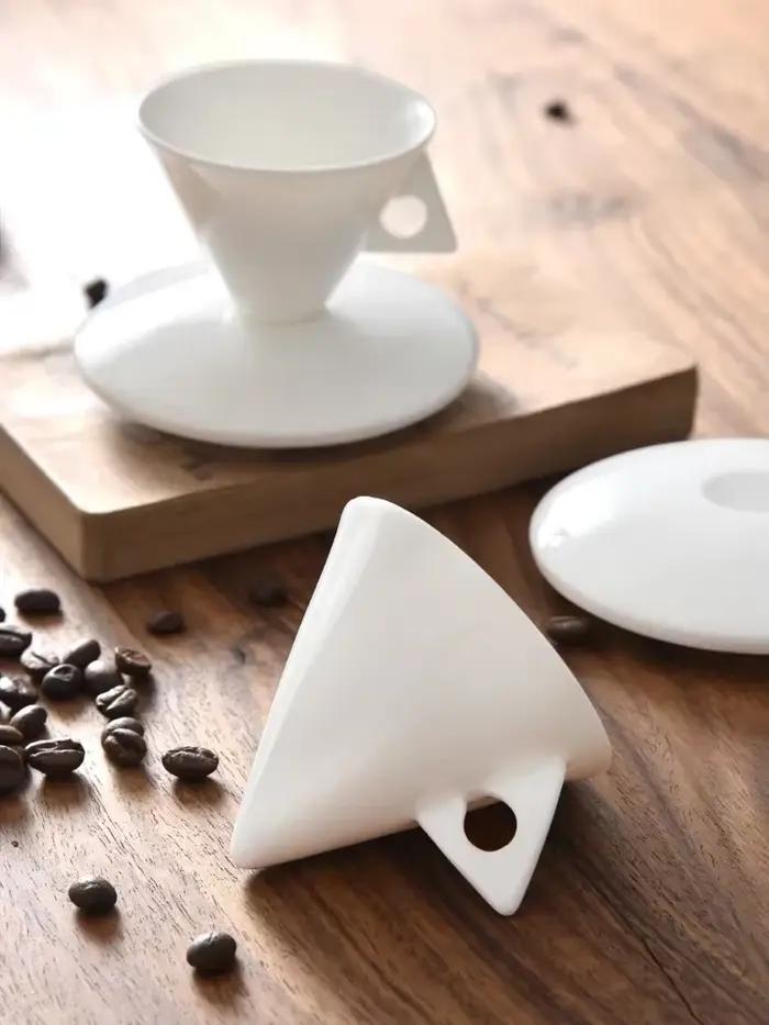Ensemble de tasses à café et soucoupes en céramique noire pour moments de détente et partage style élégant occasions spéciales